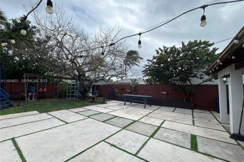 Casa en alquiler en Miami, Florida, 2 dormitorios, 150.97 m2 № 1992841 - foto 23