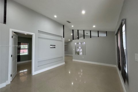 Casa en alquiler en Miami, Florida, 2 dormitorios, 150.97 m2 № 1992841 - foto 3