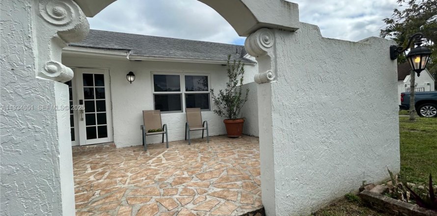 Casa en Miami, Florida 2 dormitorios, 150.97 m2 № 1992841