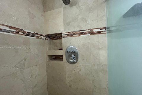 Casa en alquiler en Miami, Florida, 2 dormitorios, 150.97 m2 № 1992841 - foto 7