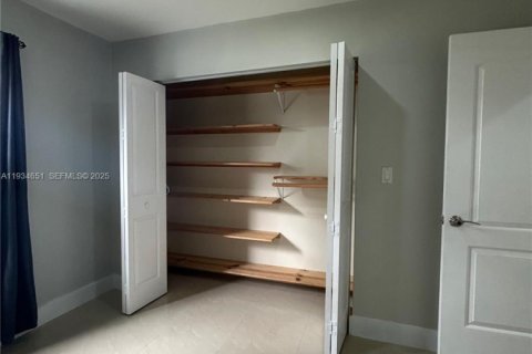 Casa en alquiler en Miami, Florida, 2 dormitorios, 150.97 m2 № 1992841 - foto 4