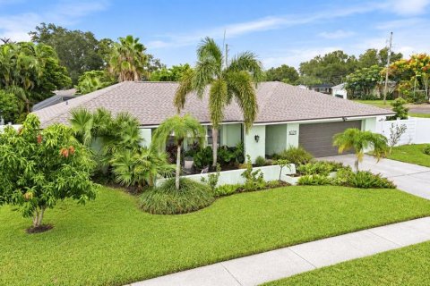 Villa ou maison à vendre à Largo, Floride: 4 chambres, 198.35 m2 № 2410447 - photo 2