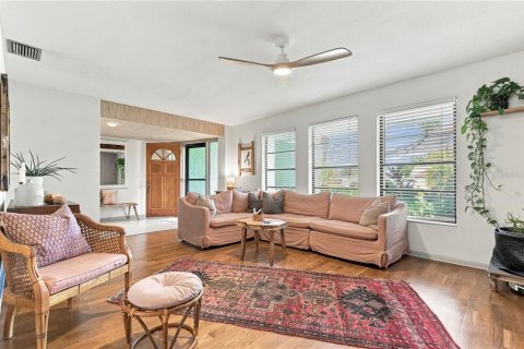 Villa ou maison à vendre à Largo, Floride: 4 chambres, 198.35 m2 № 2410447 - photo 13