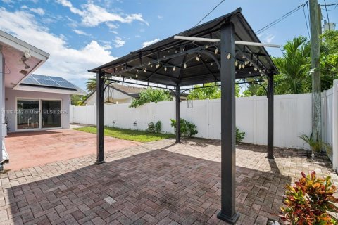 Casa en venta en Deerfield Beach, Florida, 3 dormitorios, 121.61 m2 № 1946080 - foto 20