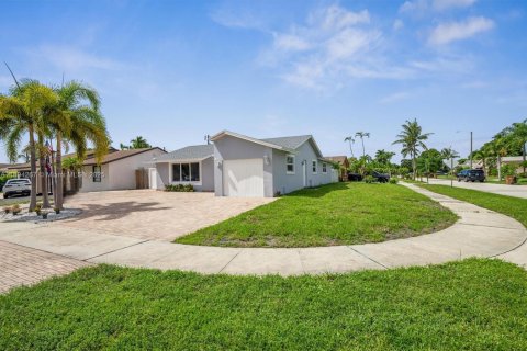 Casa en venta en Deerfield Beach, Florida, 3 dormitorios, 121.61 m2 № 1946080 - foto 2