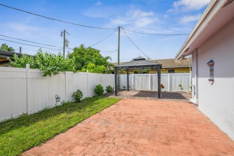 Casa en venta en Deerfield Beach, Florida, 3 dormitorios, 121.61 m2 № 1946080 - foto 18