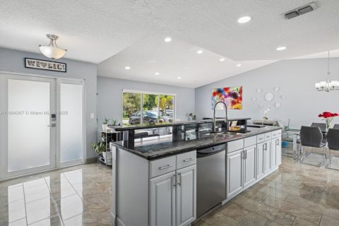 Casa en venta en Deerfield Beach, Florida, 3 dormitorios, 121.61 m2 № 1946080 - foto 4