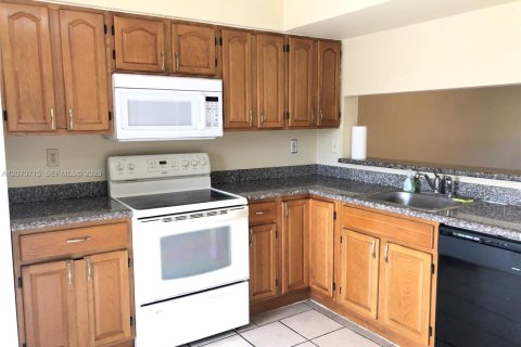 Appartement à louer à Miami, Floride: 2 chambres, 104.98 m2 № 2300267 - photo 5