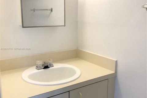Appartement à louer à Miami, Floride: 2 chambres, 104.98 m2 № 2300267 - photo 8