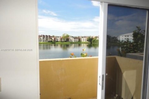 Appartement à louer à Miami, Floride: 2 chambres, 104.98 m2 № 2300267 - photo 3