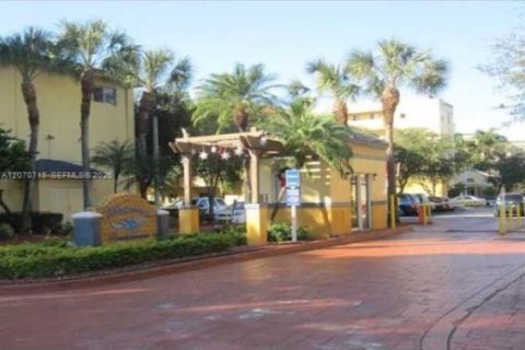 Appartement à louer à Miami, Floride: 2 chambres, 104.98 m2 № 2300267 - photo 2