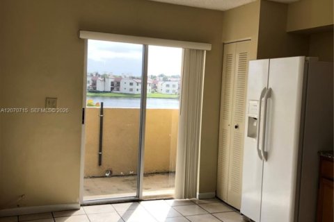 Appartement à louer à Miami, Floride: 2 chambres, 104.98 m2 № 2300267 - photo 4