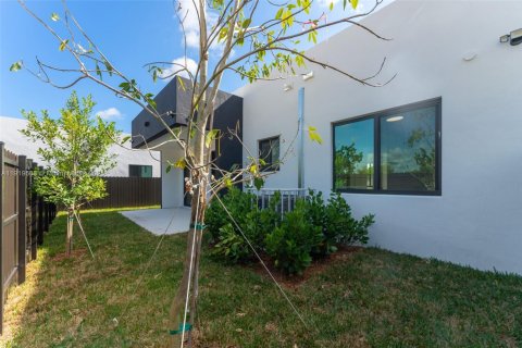 Townhouse in Miami, Florida 3 bedrooms № 1974963 - photo 20