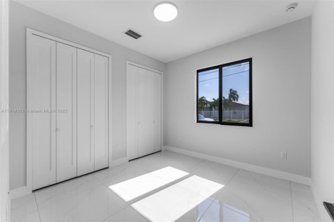 Townhouse in Miami, Florida 3 bedrooms № 1974963 - photo 8