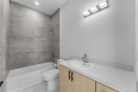 Townhouse in Miami, Florida 3 bedrooms № 1974963 - photo 12