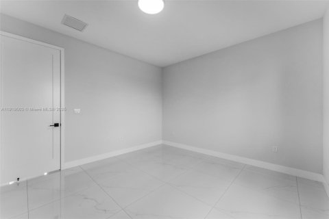 Townhouse in Miami, Florida 3 bedrooms № 1974963 - photo 16