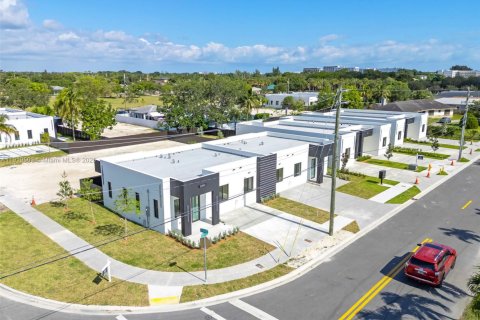 Townhouse in Miami, Florida 3 bedrooms № 1974963 - photo 22