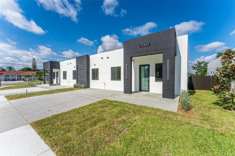 Townhouse in Miami, Florida 3 bedrooms № 1974963