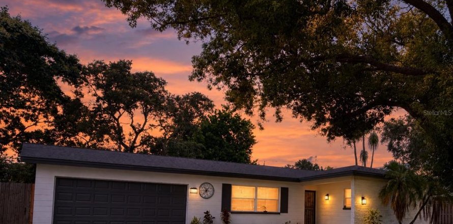 Villa ou maison à Seminole, Floride 3 chambres, 198.53 m2 № 2385907