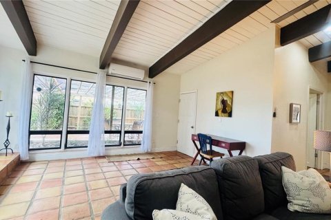 Villa ou maison à louer à Seminole, Floride: 3 chambres, 198.53 m2 № 2385907 - photo 6