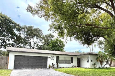 Villa ou maison à louer à Seminole, Floride: 3 chambres, 198.53 m2 № 2385907 - photo 2