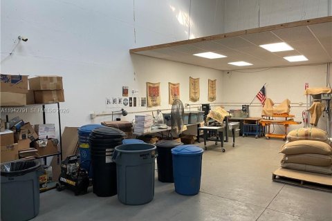 Immobilier commercial à vendre à Pembroke Park, Floride № 2000144 - photo 2