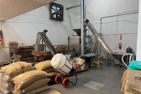 Immobilier commercial à vendre à Pembroke Park, Floride № 2000144 - photo 3