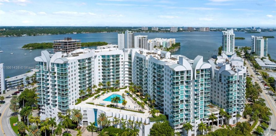 Condo in North Bay Village, Florida, 3 bedrooms № 1753730