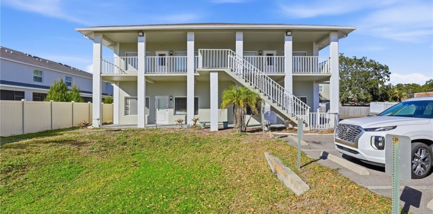 Commercial property in Largo, Florida 622.07 sq.m. № 2116588