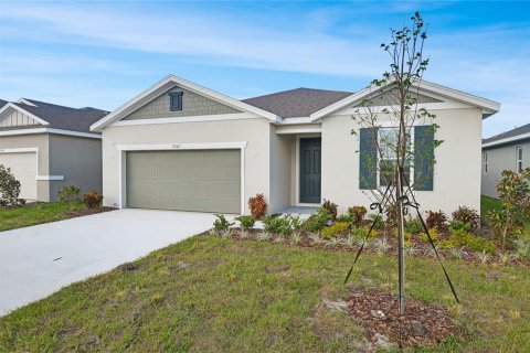 House in Winter Haven, Florida 4 bedrooms, 192.96 sq.m. № 2228472