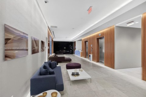 Condo in Miami, Florida, 2 bedrooms  № 2003800 - photo 7