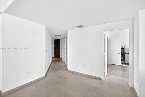 Condo in Miami, Florida, 2 bedrooms  № 2003800 - photo 30