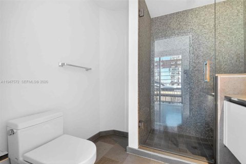 Condo in Miami, Florida, 2 bedrooms  № 2003800 - photo 29