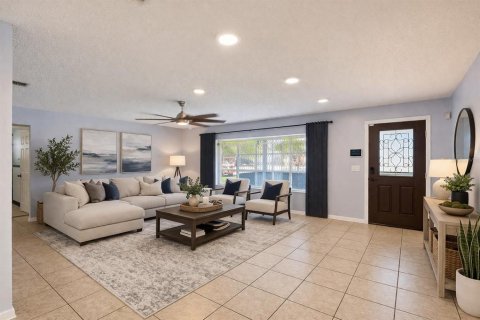 House in Deltona, Florida 3 bedrooms, 172.98 sq.m. № 2156730 - photo 3