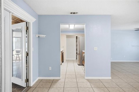 House in Deltona, Florida 3 bedrooms, 172.98 sq.m. № 2156730 - photo 4