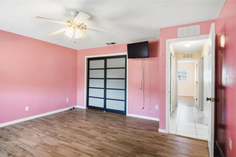 House in Deltona, Florida 3 bedrooms, 172.98 sq.m. № 2156730 - photo 24