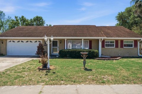House in Deltona, Florida 3 bedrooms, 172.98 sq.m. № 2156730