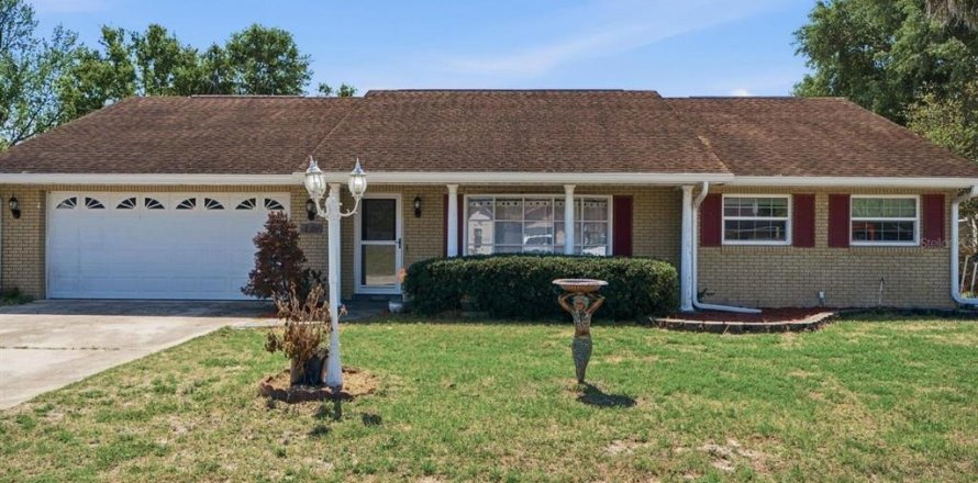 House in Deltona, Florida 3 bedrooms, 172.98 sq.m. № 2156730