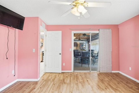 House in Deltona, Florida 3 bedrooms, 172.98 sq.m. № 2156730 - photo 23