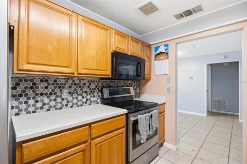 House in Deltona, Florida 3 bedrooms, 172.98 sq.m. № 2156730 - photo 7