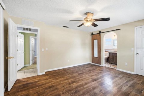 House in Deltona, Florida 3 bedrooms, 172.98 sq.m. № 2156730 - photo 10