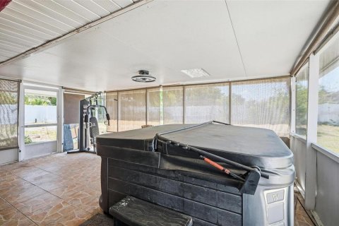 House in Deltona, Florida 3 bedrooms, 172.98 sq.m. № 2156730 - photo 29