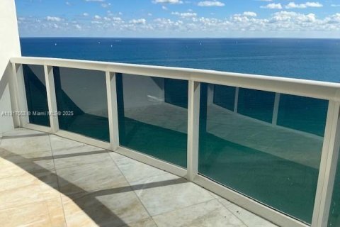 Copropriété à louer à Sunny Isles Beach, Floride: 2 chambres, 123 m2 № 1973889 - photo 1