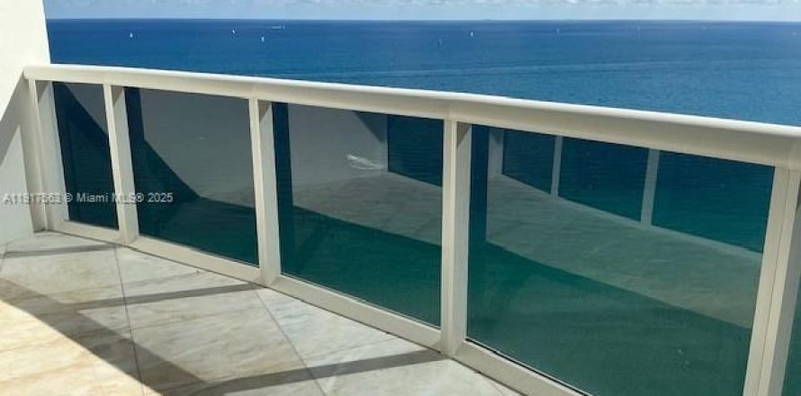 Condo à Sunny Isles Beach, Floride, 2 chambres № 1973889