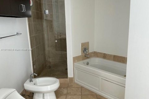 Copropriété à louer à Sunny Isles Beach, Floride: 2 chambres, 123 m2 № 1973889 - photo 10