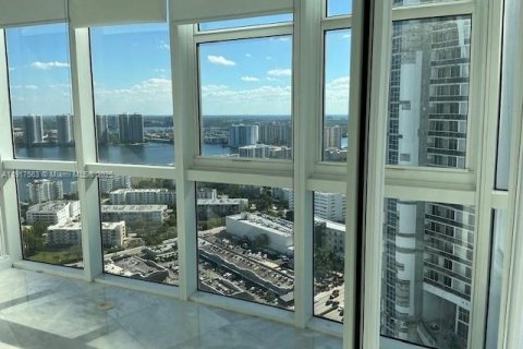 Copropriété à louer à Sunny Isles Beach, Floride: 2 chambres, 123 m2 № 1973889 - photo 12