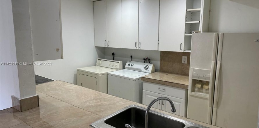 Touwnhouse à Miami Gardens, Floride 3 chambres, 120.03 m2 № 1792489