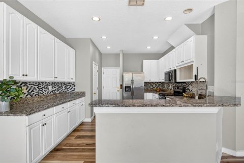 House in Wesley Chapel, Florida 3 bedrooms, 159.7 sq.m. № 2222762 - photo 8