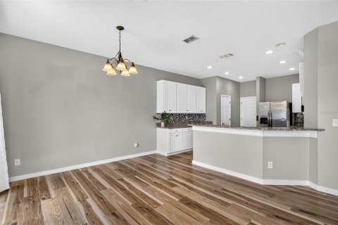 House in Wesley Chapel, Florida 3 bedrooms, 159.7 sq.m. № 2222762 - photo 13