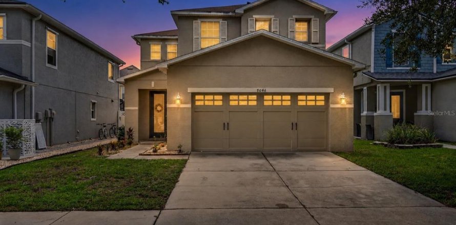 House in Wesley Chapel, Florida 3 bedrooms, 159.7 sq.m. № 2222762